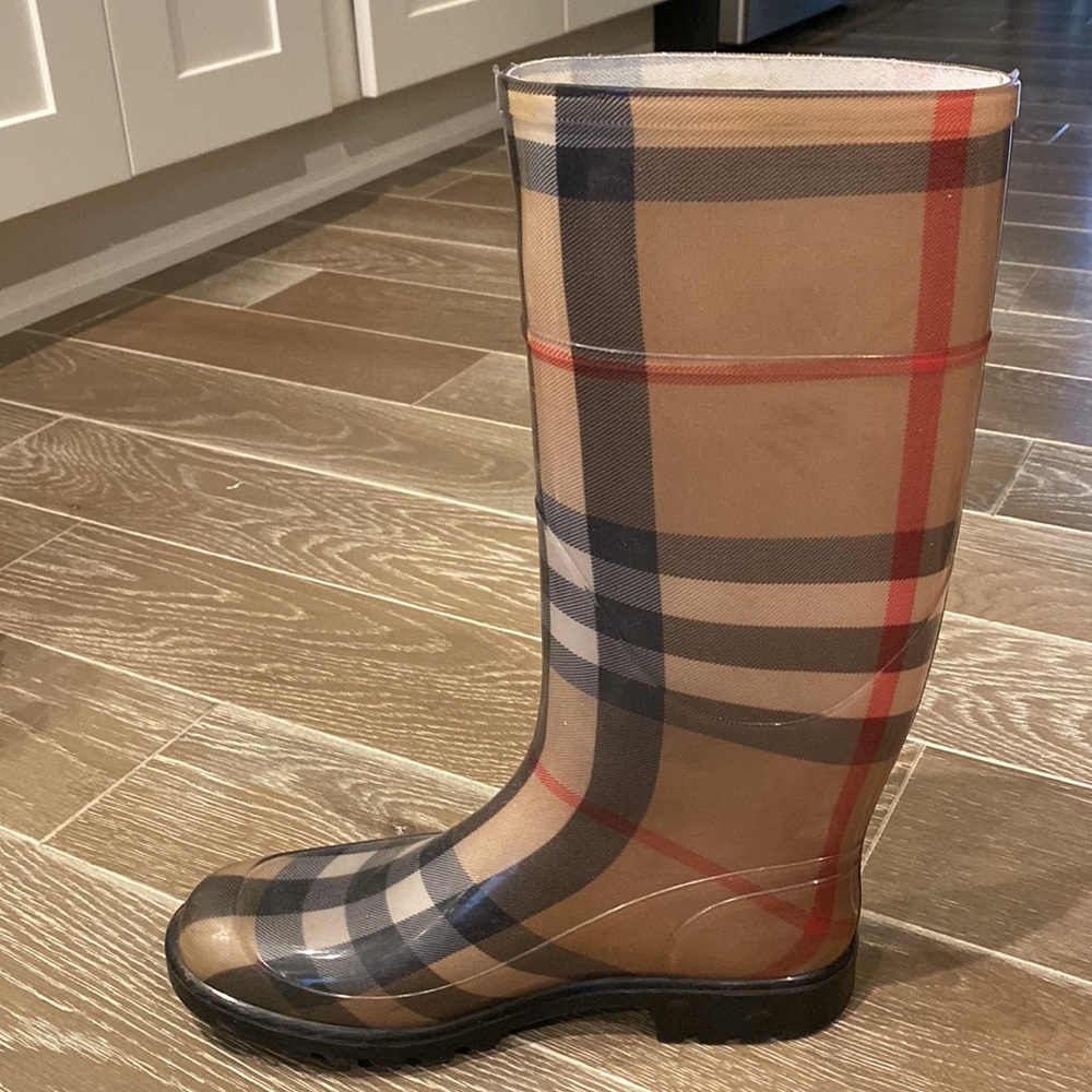 Burberry Rainboots - Picture 2 of 13